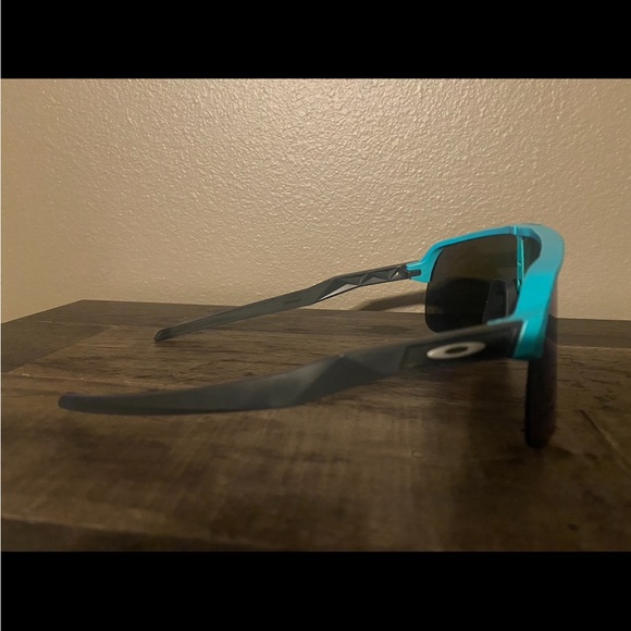 Oakley sunglasses - Picture 3 of 3